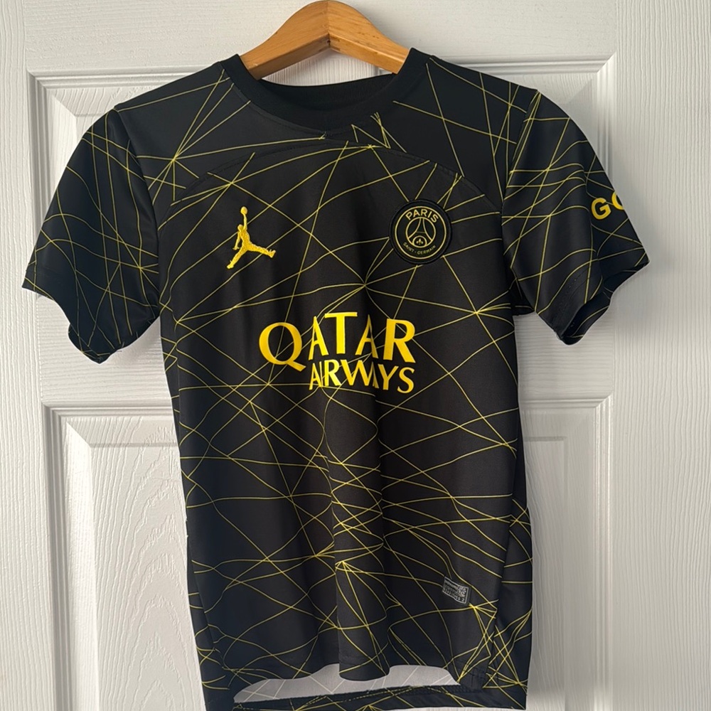 Jordan Kids Black and Gold Jersey